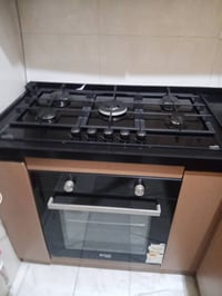 للبيع مستخدم اخو الجديد شركات معروفه ونوعياتهم قويه  الفرن 165 والطباخ...