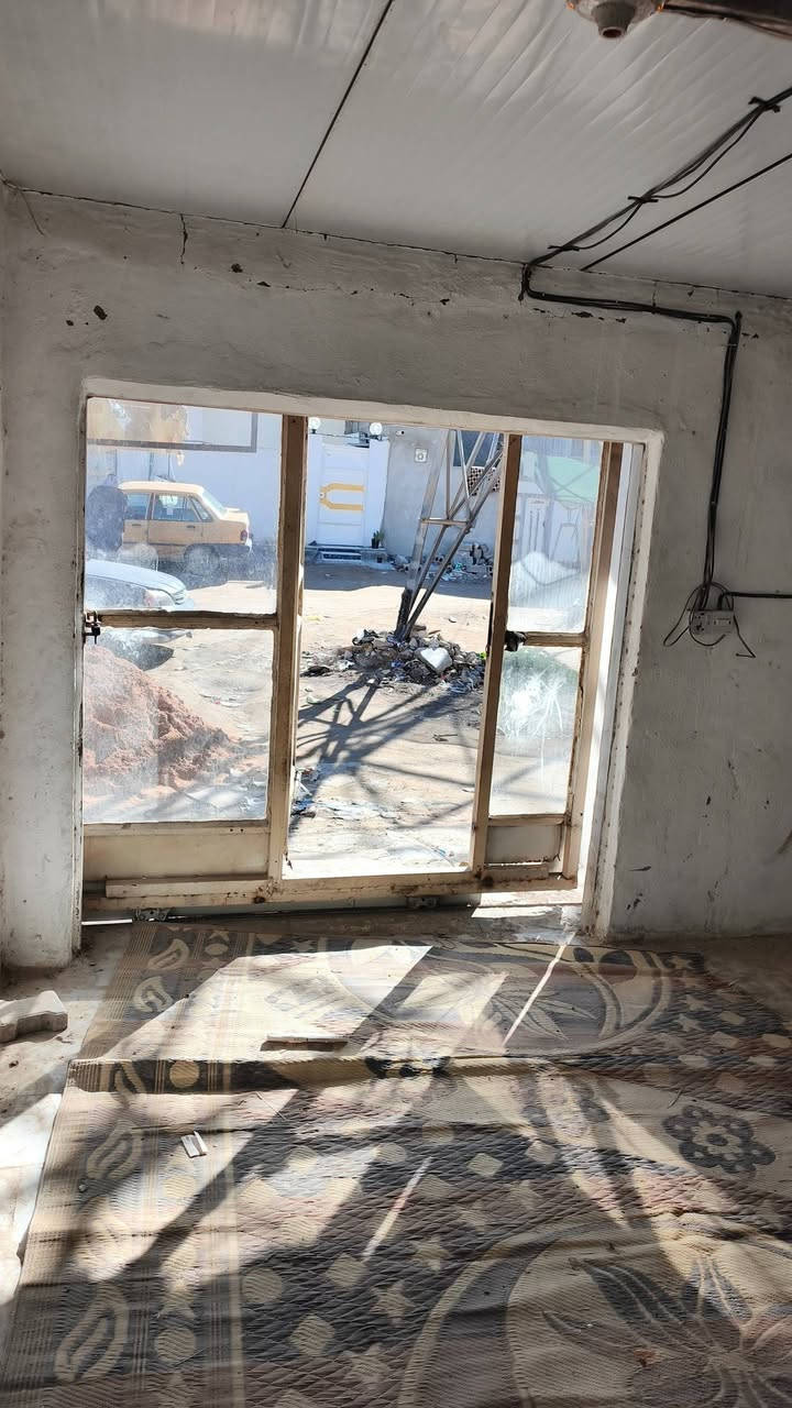 بيت  مع محل الى ايجار في حي ميسان ٩٠ متر ايجارة الشهر ١٠٠ الف خلف سكلة الكرعاوي في ش  رع الزوار ***********
