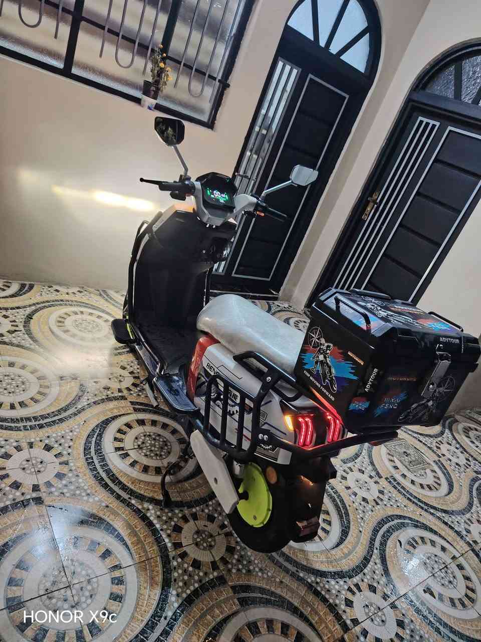 السلام عليكم أدرك ان مدرع ماطور اخو الجديد للبيع كل شرط مواصفاته معروفه دبل اشاره يمين  يمين يسار لايت عالي ناصي زينون  بي بك  ست بطاريات شرط على الفحص مسطره ويا صندوق، سعر 675 وبي مجال للطيبين مكاني موصل الايسر حي القاهره الرقم ***********
