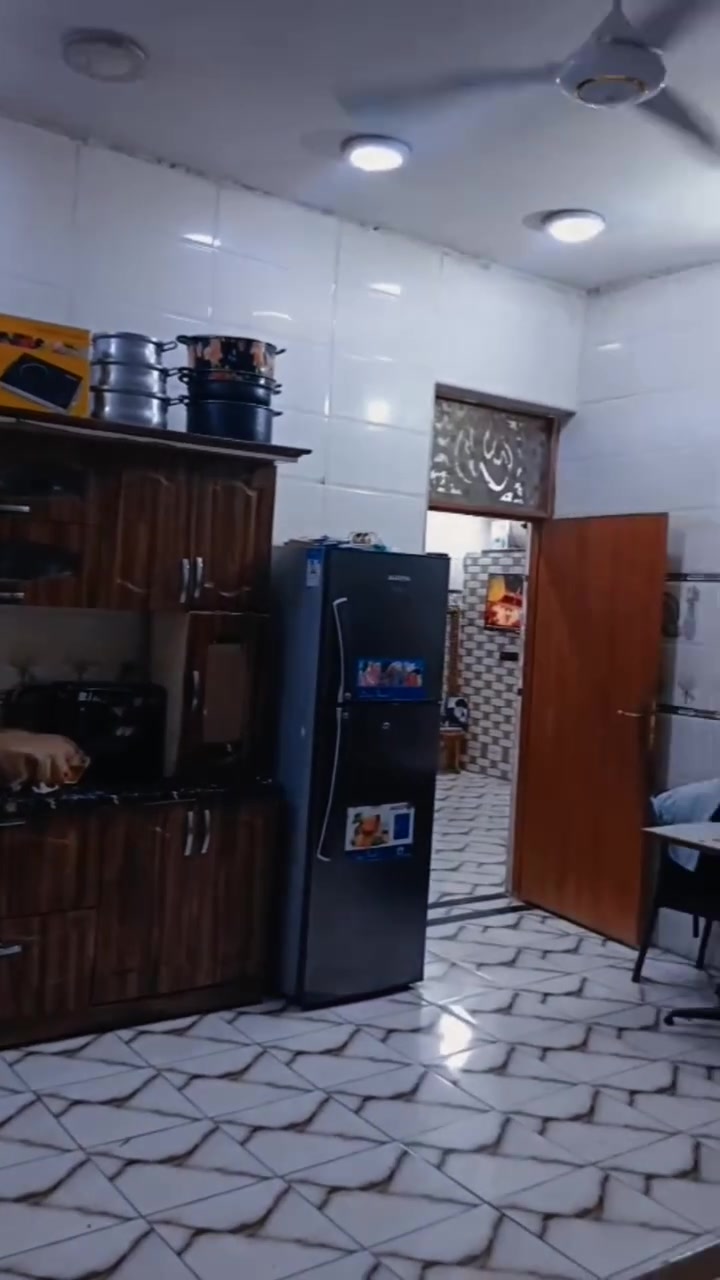 دار للبيع🏡 
مساحة الدار:230
البيت يحتوي على كراج وحديقة وغرفتين مثلما موضح في المقطع أدناه. 
العنوان:النهروان السيطرة الأولى شارع ملعب النجوم
رقم الهاتف للاستفسار:***********
