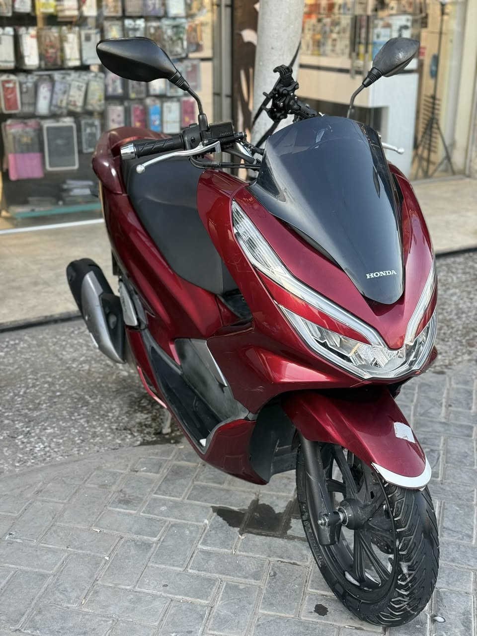 السلام عليكم pcx الجيل الثالث ياباني JF
مكفولة كفالة عامة محرك وكشر كفاللللللة نازلة رمبة 2025/11/18 من معرض علي مدلل صار 3 اشهر تقريباً
وياها جميع اوراقها كاملة
الدراجة جديدة بمعنى الكلمة 
بصمات عدد 2 وياها
محرك 125cc
ستاند مبايل اصلي وياها اجة
حساس حرف A
ستاند كهربائي 
تايرات بعدهن شركة جدد
مكاني بغداد الحبيبية 
 السعر 22$ وبيها مجال 
***********
اكرر دراجة ياباني اصلي جي إف
