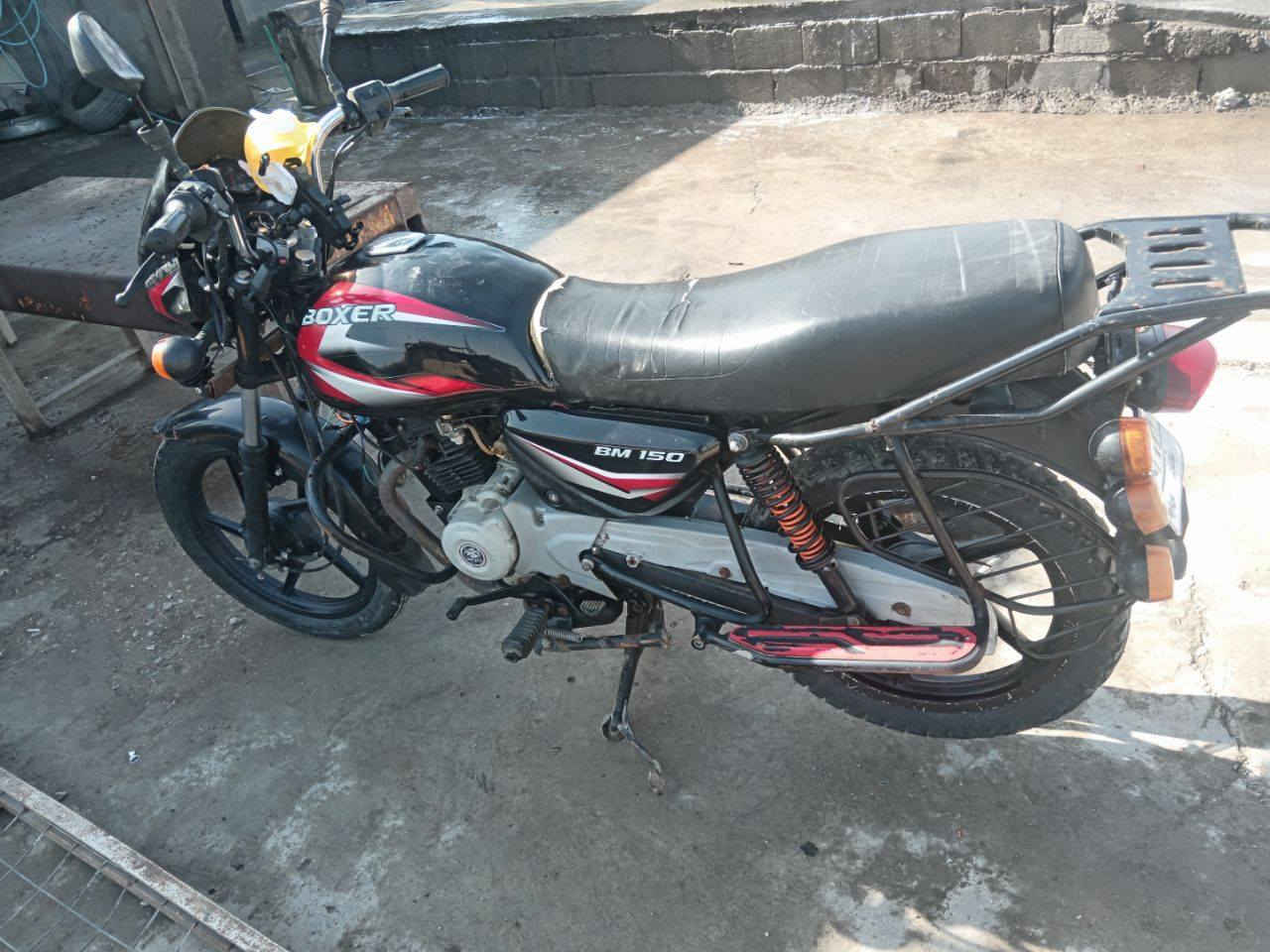 بوكسر كلاسك موديل 2020 رقم بغداد مشروع وطني ب اسمي تحويل مباشر تكلفت الوحات عليه غرمات ماعليهه وذا علينه هم عليه سعر مليون و 300 وبي مجال العنوان ديالى المقداديه العباره صدرانيه رقم الهاتف ***********
