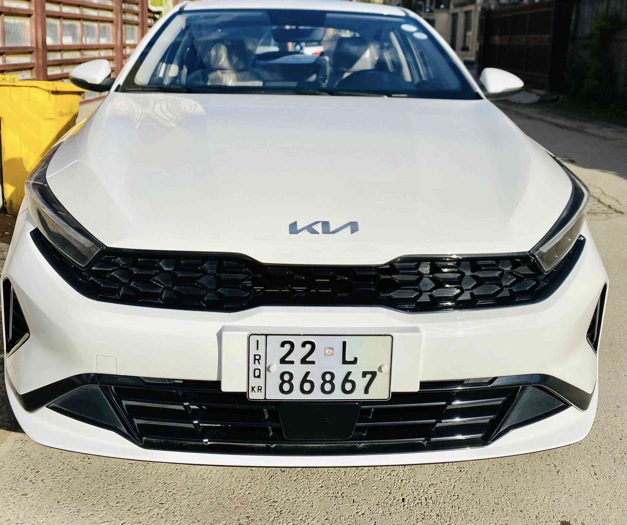 السلام عليكم للبيع فقط
سيارة K3 موديل 2022 فول مواصفات 
مال شركه اسويلك وكاله سنويتها مال شركه 
فقط طخه بلهلال مال جاملغ الخلفي وصغيره كلش مامبينه ابد 
سونار جديد كلشي سليم سياره جديده السياره وجبه اولى اول منزلت 

محرك 1500 دبل نوزل 
فتحة سقف 
كاميرا امامي وخلفي 
ليد اشارات مال لكزس
كشنات جلد بلادي رصاصي فاتح 
شاشه كار بلاي
شكل الگير مال چارچر 
ماشيه 85 
سبيرها جديد مانازل مع ادواته كامله 
تحكمات ستيرن 
سايد بريك الكتروني دكمه 
تبريدها ثلج 
سياره كامله كل نقص مابيها 
السعر 142 بيها مجال بسيط كلش للاستفسار *********** خط وواتساب
