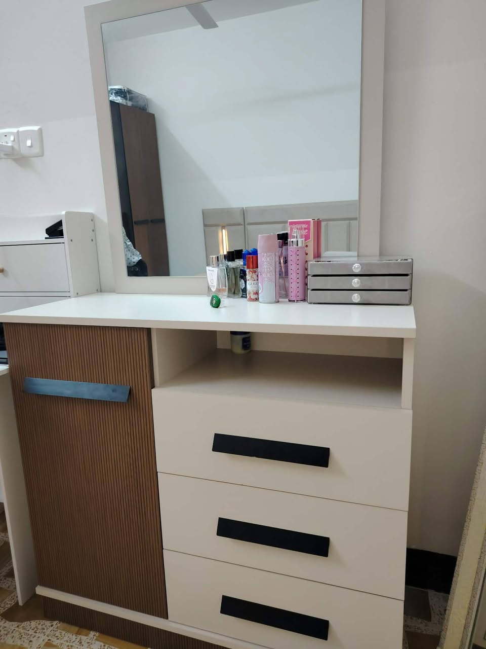 غرفة نوم تركية 5 قطع
نوع الخشب MDF ثقيل جداً
سعرها 600 وبيها مجال شوية 
الغرفة جديده مستخدمة 4 اشهر فقط 
عنوان موصل الجانب الايمن حي رجم حديد
 للأستفسار اكثر خاص #الموصل #الجميع #المتابعين #للبيع


**إذا كنت صاحب هذا الإعلان وتريد حذفه لأي سبب، رجاءا أرسل رسالة إلى الدعم الفني**