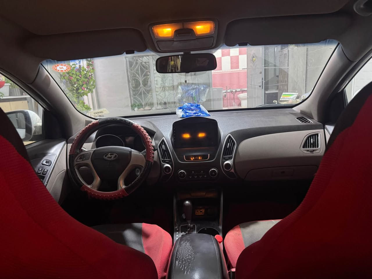 توسان خليجي 
2014 لون ابيض
رقم بصرة مشروع وطني تحويل مباشر
عنوان السيارة ( ذي قار / الناصرية )
السعر 133 ورقة و مجال بسيط
*********** ناصرية, ذي قار
