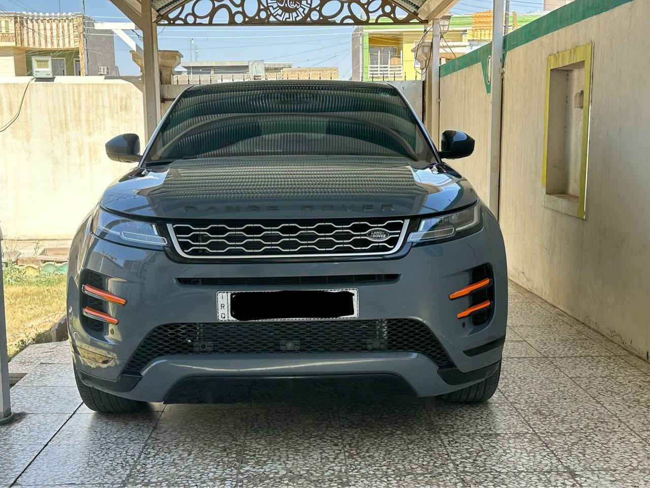 🔥 للبيع أو المراوس مع دفع الفرق 🔥
🚘 رنج روفر إيفوك 2022�واحدة من أجمل وأفخم السيارات الشبابية والبناتية، لونها السمنتي المزرق المميز والمرغوب جداً.
✅ ماشية 35 ألف كم فقط�✅ محرك 2000 تيربو�✅ اقتصادية بالوقود، التفويلة تمشي حوالي 580 كم�✅ صيانة منتظمة وحالتها ممتازة�✅ مكفولة من الصبغ�✅ بحالة الوكالة تقريباً وما بيها أي ملاحظات
📌 للتوضيح:�السيارة صار بيها حادث خفيف جداً، عبارة عن دعامة وجزء بسيط من البانيد، وتم تبديل القطع من شركة سرداد بنفس لون السيارة الأصلي، والسيارة مكفولة من الصبغ.
✨ السيارة على الطبيعة أجمل بكثير من الصور.
🎥 متوفر فيديو تفصيلي كامل للسيارة للجادين.
💰 السعر: 285.00 دولار نقداً�وموجود مجال للتفاوض للزَبون الجاد.�وللعلم وصل سعرها سابقاً إلى 34 ألف دولار، لكن بسبب ركود السوق تم تخفيض السعر.
📞 للاستفسار والتواصل:�*********** بغداد, العراق
