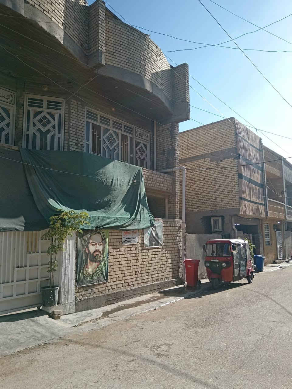 سلام عليكم اخوان بيت مساحه 100متر مربع واجه 9متر نزال 11 ونص عنوان خطيب الزراعي شارع مشمشه ستفسار عل رقم ***********
