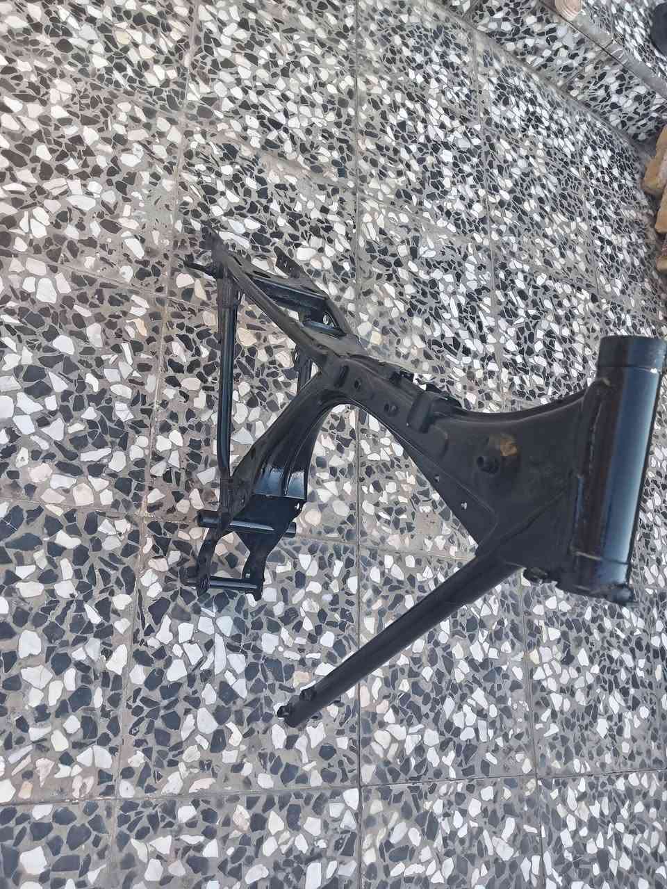 سلام عليكم شاصي للبيع بدون وراق مكفول السعر خاص الشراي تصل عله رقم *********** المكان ابو رمانه قرب طاقه كهرباء
