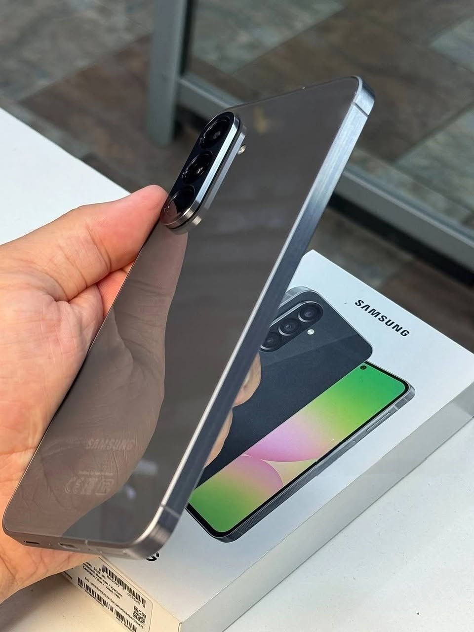 سلام علیکم
Samsung A 56 5G
Ram 12
موبایلەکە وەك لۆك وایە 
مانگێک ئیشی کردووە 
کارتۆن و شاحینەی بلادی لەگەڵ دایە 
500هەزار قوفڵ یەتی 🔒


**إذا كنت صاحب هذا الإعلان وتريد حذفه لأي سبب، رجاءا أرسل رسالة إلى الدعم الفني**