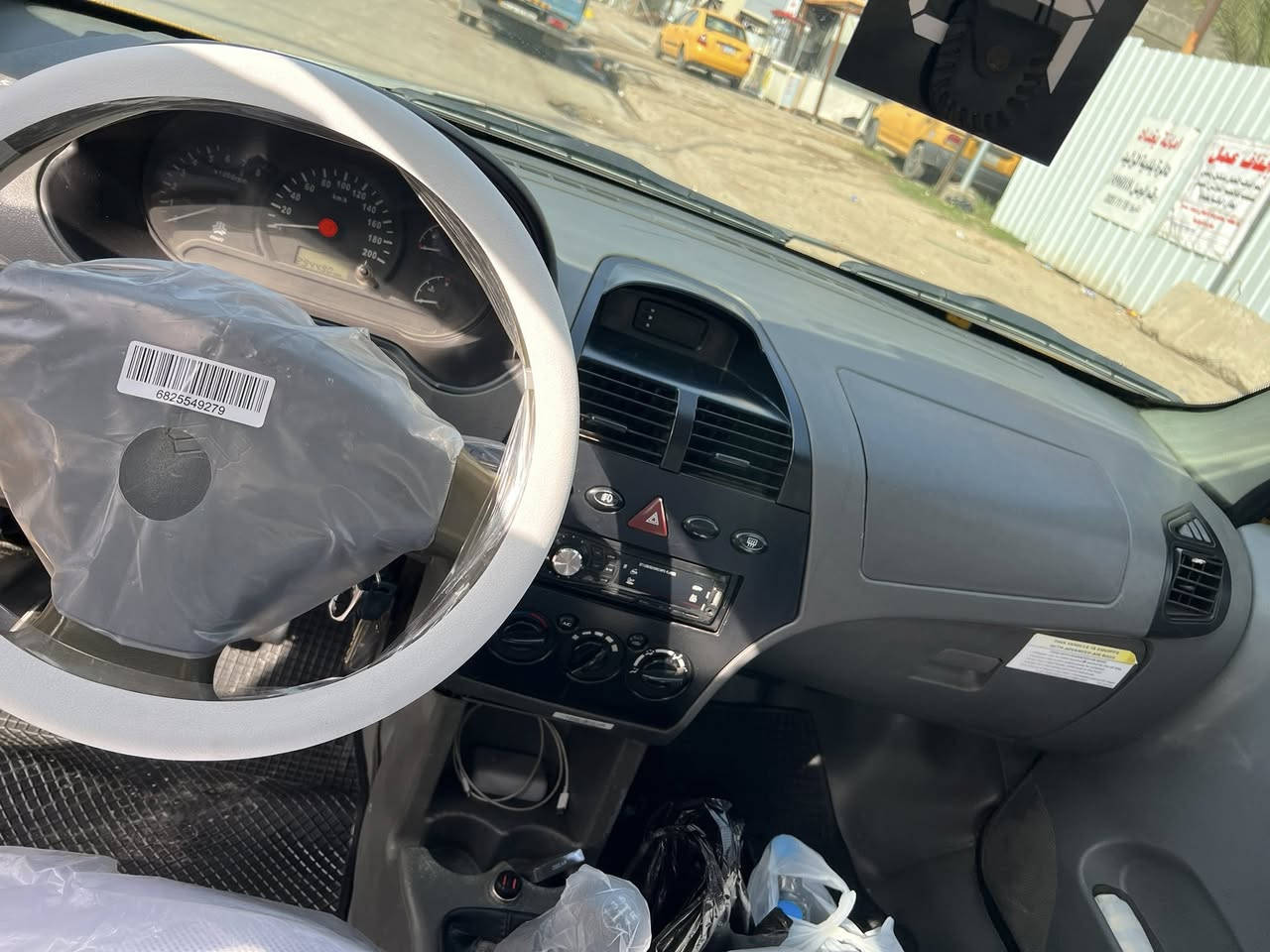 سلام وعليكم طيبه 15 سياره جديده هيأه مصفر مكينه جديده هيه ول كير صدر جديد تايرات وياله جديد سياره متصرف عليه ولا ربع تبريت ثلج خير منا الله السياره كل كهربايات شغاله المكان سيديه ***********
