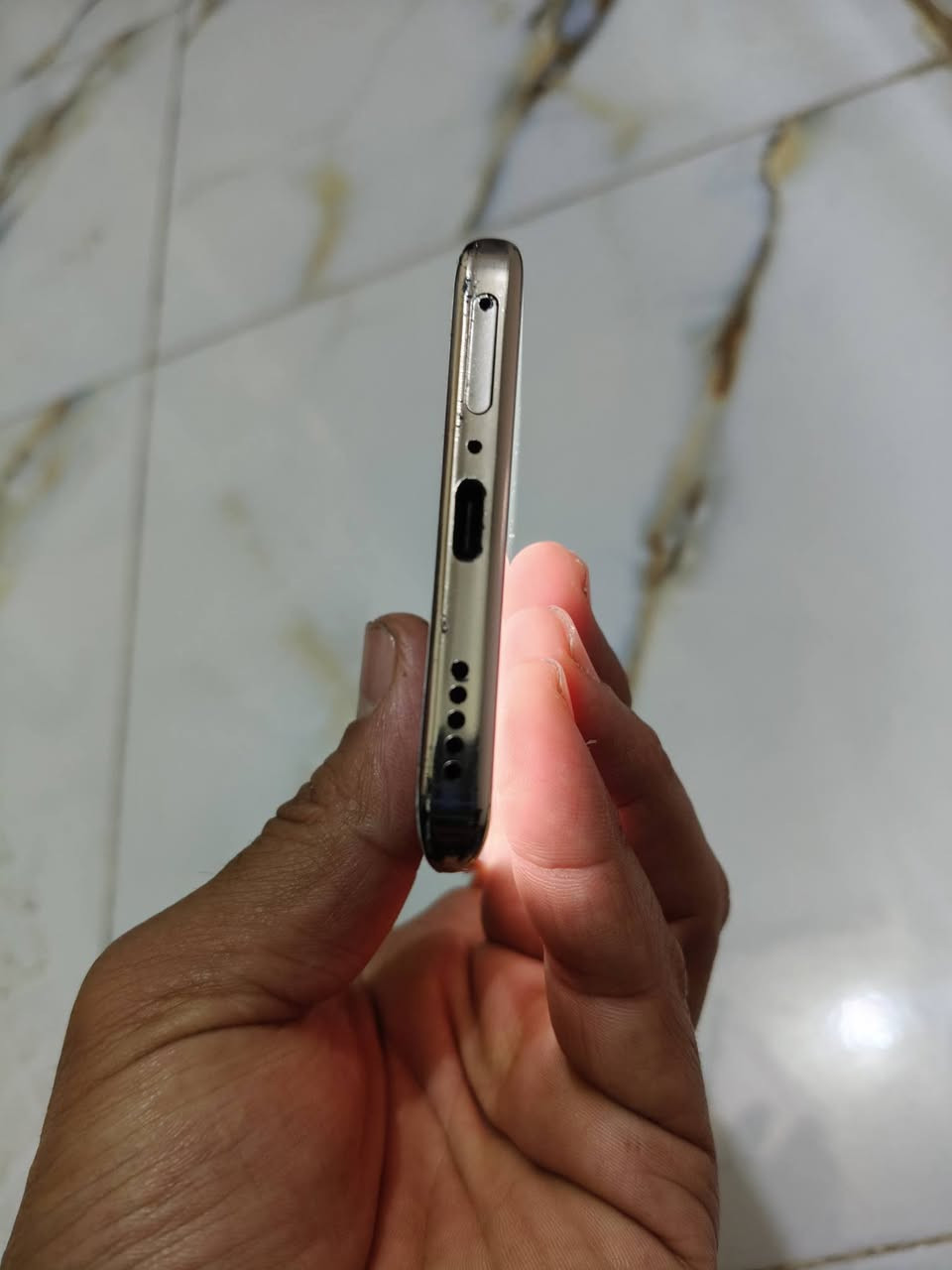 السلام عليكم
هونر 50  
ذاكرة 256 
الجهاز اي عيب مابي 
فقط بي فطر بل حافة صغير 
ولضهر بي طخة ومغلفة ولباقي اي عيب مابي جهاز مكفول 
السعر150 نهايتة 
مكاني بغداد الكاظمية ساحت العروبة 
رقمي ***********
ماعندي توصيل
