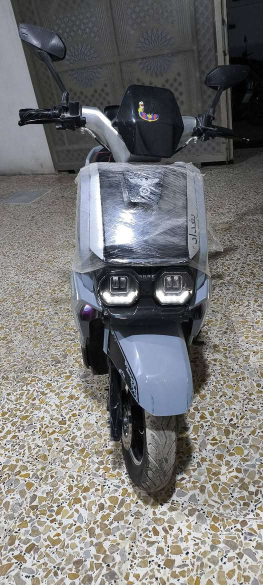 السلام عليكم اخوان للبيع موطور شحن بعده جديد صارلي تقريبا شهر من طلعته من الجمعيه بطاريات ع فحص تفحص يالله تاخذ اخوان الدراجه جديده بمعنى الكلمه 
السعر 650وبي مجال بسيط حك الجيه 
الرقم:***********
او راسلني خاص 🫡
