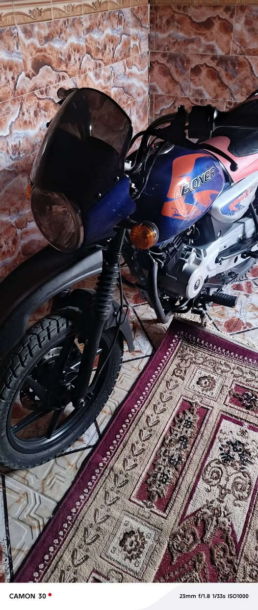 السلام عليكم دراجه بوكسر للبيع مكفوله برغي مامفتوح بيهه موديل ٢٣ مكاني العماره قرب مطعم طواحين الهواء السعر ب مليون و٧٠٠ رقمي ***********
