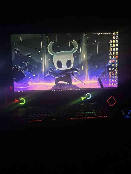 تجميعة كاملة للبيع مع ملحقات — السعر: 2,000,000 دينار
المكان: بغداد – جكوك
الشراء قبل شهرين فقط + ضمان سنة
سبب البيع: ظروف
رقمي *********** متواجد فيس واتساب 

مواصفات الجهاز:
 • الكيس: Antec CX800 ARGB
 • الشاشة:  2K:MSI MAG 275QF – 27” دقة 1440p و 180Hz
 • كرت الشاشة: PNY GeForce RTX 5070 – 12GB GDDR7
 • المعالج: Intel Core i5-14000F الجيل 14
 • المازربورد: MSI PRO B760M-E DDR5
 • الرامات: G.Skill Trident Z5 DDR5 6000RGB
 • التخزين: SSD WD Blue SN580 NVMe M.2 1TB
 • الباور سبلاي: 750W Gold
 • مبرد المعالج: مبرد هوائي أبيض (Tower Air Cooler)

الملحقات المضافة:
 • ماوس وكيبورد ميكانيكي RGB من Lertectl
 • سستم صوت كامل RGB من نفس الشركة
 • UPS قدرة 2000VA من Carbon UPS
 • سماعات محيطية RGB من Mindfrane Prime
 • ماوس باد هدية
 • كل الكراتين موجودة

مميزات إضافية:
 • يحتوي على جميع ألعاب ستيم أوفلاين
 • الحسابات كاملة جاهزة
 • ا
