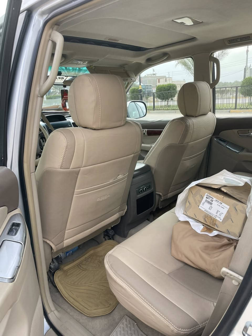 برادو ٢٠٠٥  رقم شمالي   فول. السياره. ٦ سلندر بيه ٣ قطع صبغ.  باسمي السنويه.  مراوس باااوبامه. ونتفق او بيع 
***********
السعر ١٤٥ وبيه مجال.
