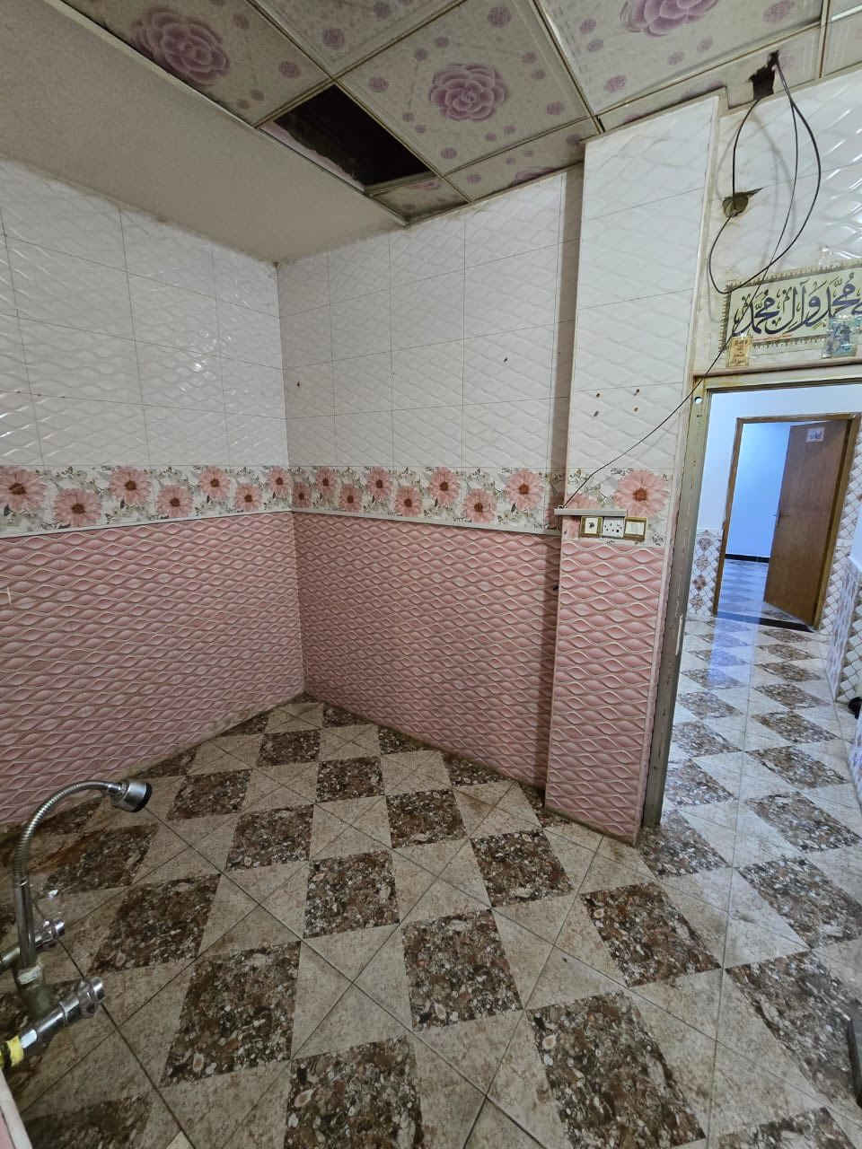 يعلن مكتب البحر للاستثمارات العقارية

عن توفر شقة ارضية للاجار في الجَمهورية الاولى مطلوب عائلة صغيرة

مواصفات الشقة

غرف 
صاله
ومطبخ
وصحيات 

سعر الايجار 350 الف

للاستفسار زيارة موقعنا الكائن في البصرة _الجبيلة_ شارع الرئيسي  او الاتصال على الارقام التاليه 
‏ ***********
‏ ***********
