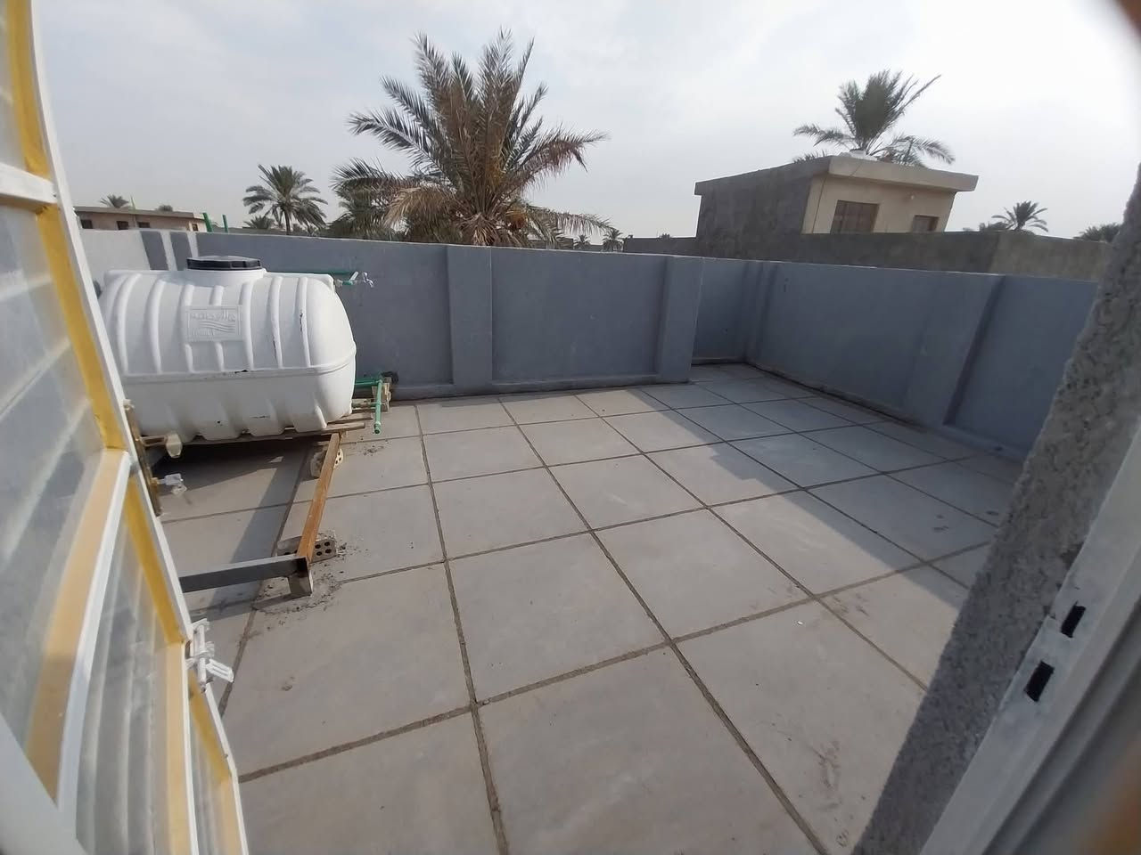 للبيع منزل ١٠٥ متر واجه ٦،٧٥ طابقين في ركية وفاضل الشارع الرئيسي مقابل بيت المختار مكون من اربغ غرف نوم واستقبال ومطبخ وهولين وحمامين داخليين وثالث خارجي ومنورين ومخزن كبير في البيتونه للإستفسار الاتصال ***********ابو محمد
