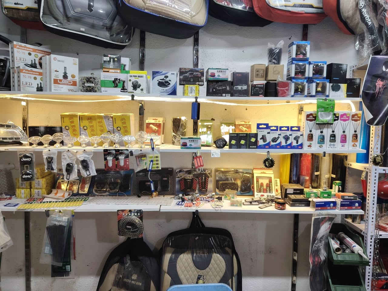 كماليات سيارات للبيع غراض المحل كله من السنك
بيع الأغراض والرفوف وبي غراض أمريكي جارجر أوباما 
***********
