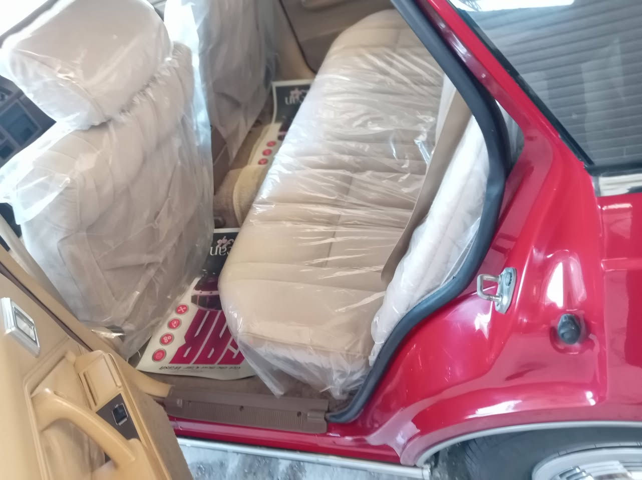 السلام عليكم ورحمه الله وبركاته اخوان سوبر حمراء
للبيع موديل 85  السيارة كلهه بلاديه مكينه وكير بلادي تبريد تدفئه حداديه كله جديده امامي خلفي
سنويه وهزه جديده

للأتصال
***********
***********
***********
