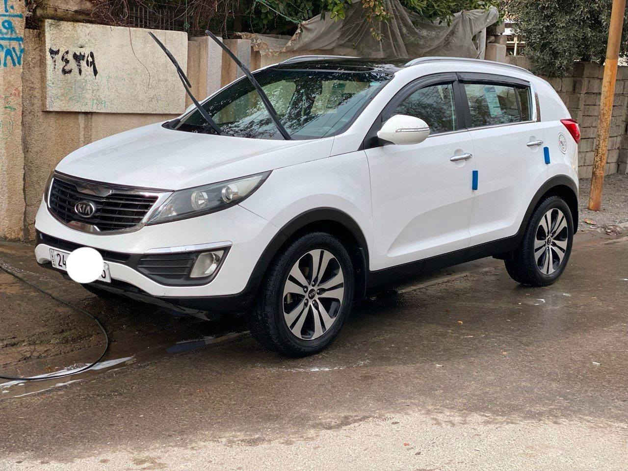 السلام عليكم 
كيا سبورتج 2011 خليجي
مكفوله كفاله عامه بدون صبغ بدون تبديل رقم دهوك الجديد وهزه جديده تحويل ثاني يوم سياره ما تصرف عليها الف جاهزه للاخير 
مكينه 2000 دوش المرغوب مكفول
گير اي تي المرغوب مكفول 
بانوراما 
مري شفط
اشاير مري
لد امامي 
تحكم ستيرن
كامره
شاشه 
اي بي اس
وبعد بيها موصفات 
السعر 150وبيها مجال 
***********
