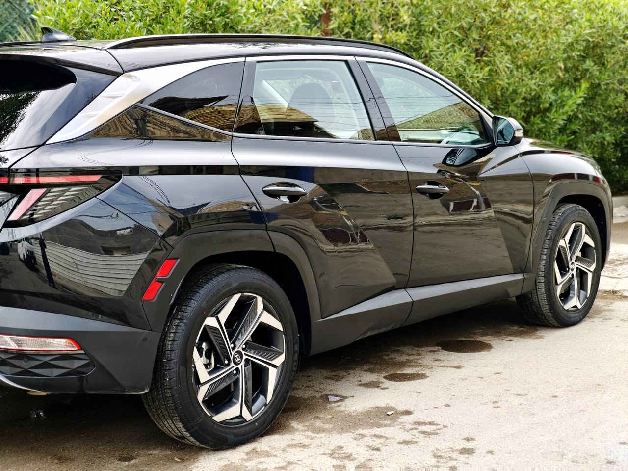 السلام عليكم للبيع توسان2023 فول(1/1)
السياره وارد امريكي واعلئ فئه ام الريمونت تقدم وترجع
رقم بغداد دولي باسمي تحويل مباشر 
محرك 2500 بنزين فقط المرغوب صاروخ 🚀🚀
ماشيه 51 الف 

السياره حادثها بالويل فقط 👉 
ومن دخلت للعراق وبعد الفحص طلع بيها ثلاث قطع كلير 
البابتين عكس السائق وباب السائق فقط والباقي مكفول 

محرك وكير مكفولات اسبانه ماممدوه عليهن شرط 
السياره جديده وجاهزه وبعدها بريحه الشركه 
العنوان بغداد حي الجهاد 📌📍
للاستفسار/ *********** واتساب او اتصال
