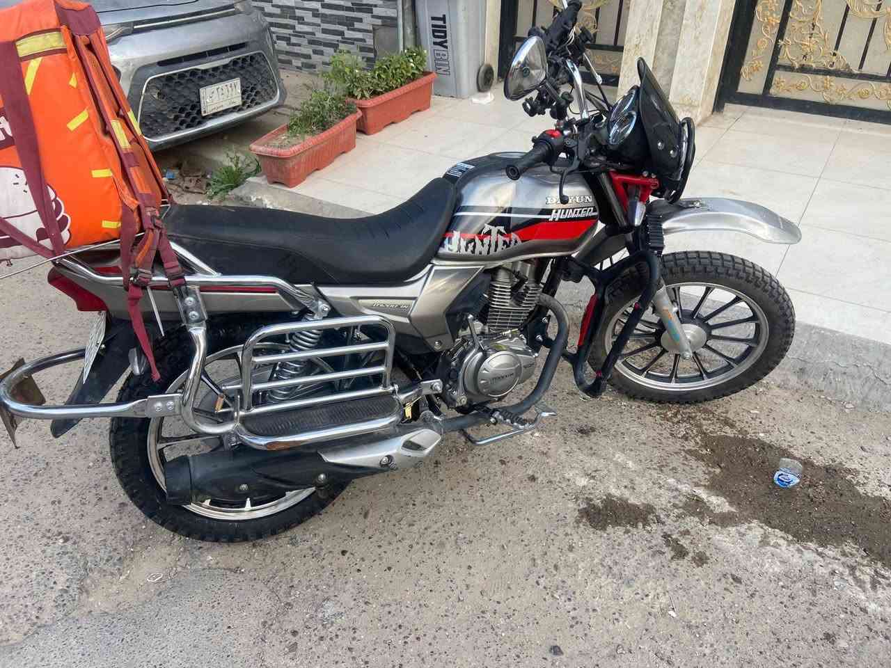 سلام عليكم دراجه ديوان هاندر مرقم أربيل هزه جديده موديل 2025 وبعده جديده شهر 12 اشتريته ماشيه 5000
دراجه حلوه ومرتبه والياخذه بل عافيه علية السعر  مليونين و750 وبيه مجال حك الجيه تجي تفحص مكانه بغداد الكاظميه
التواصل..
***********
