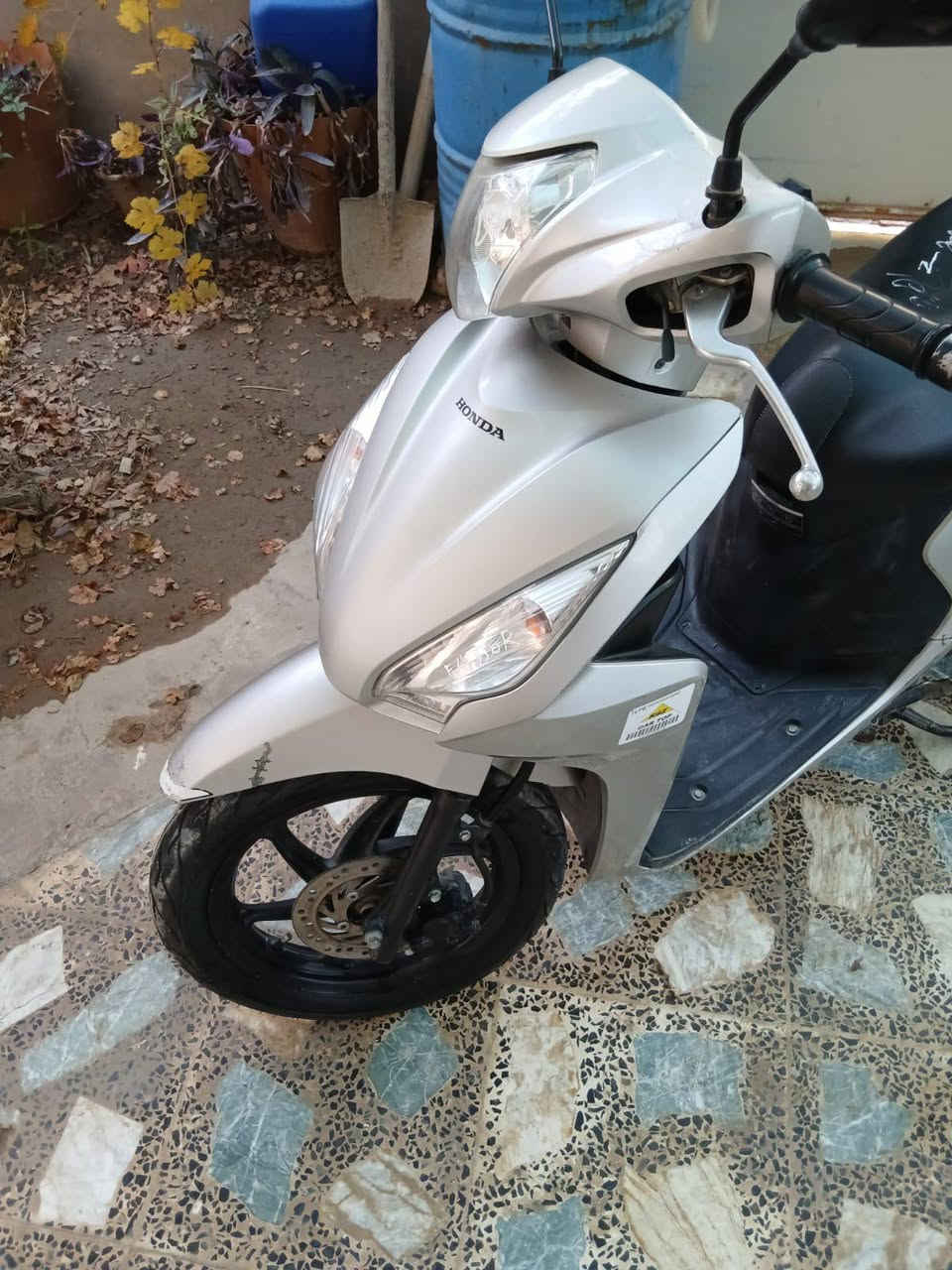 ديو مديل 17 الدراجه بلاد ماكنيت السعر 1.500 بيها مجال متواجد واتساب***********
