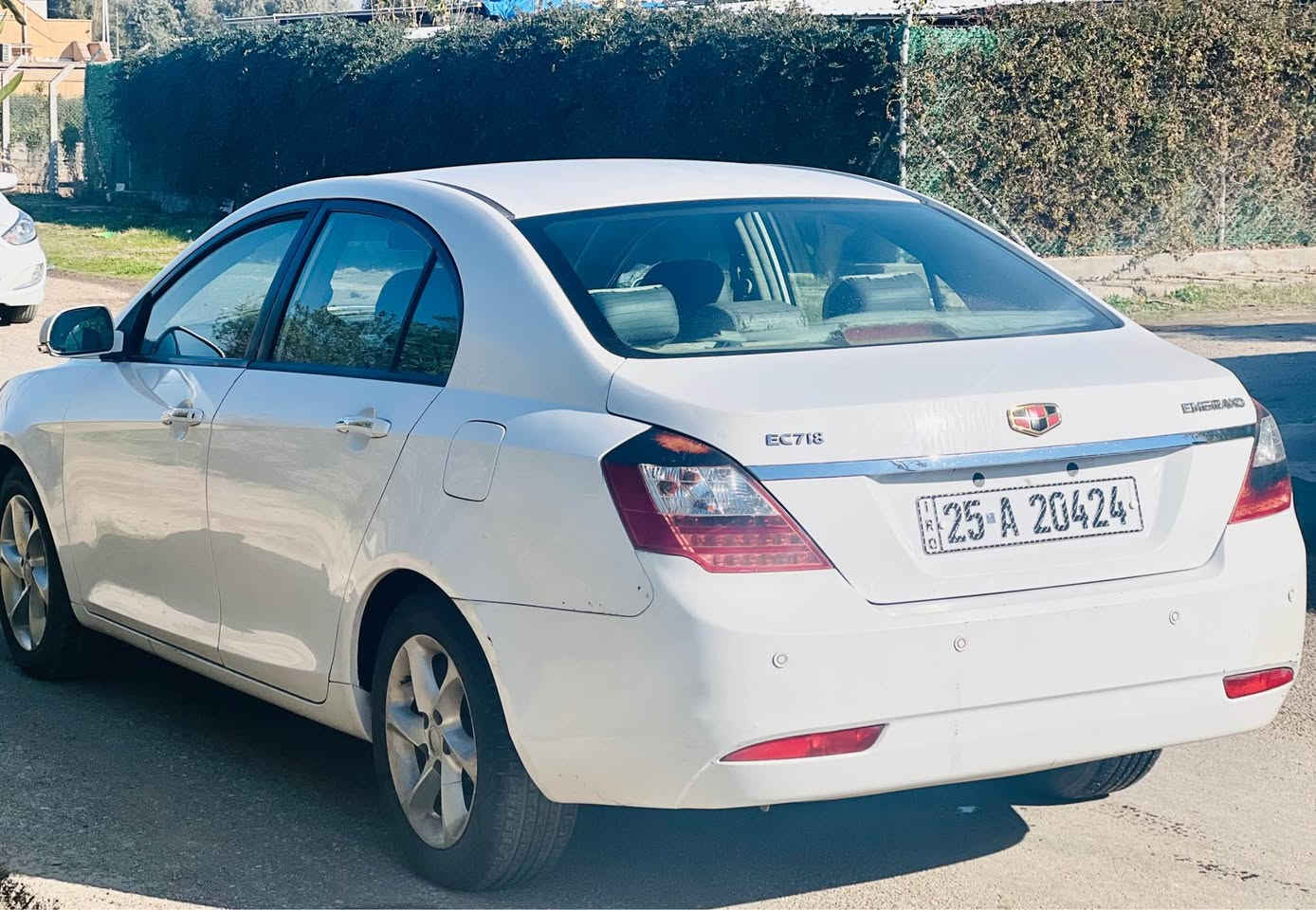 جيلي امكراند c7 2013 
السياره كلين بدون صبغ 
بيها مكانين بارد بسيطات
كير محرك ابلاي لاتنقيص ولا بخار
رقم دولي جديد 
سنويه لحد 2028 باسمي
بيها بطاقه بانزين 
السعر 69 ورقه 
التواصل على الرقم *********** كركوك, العراق
