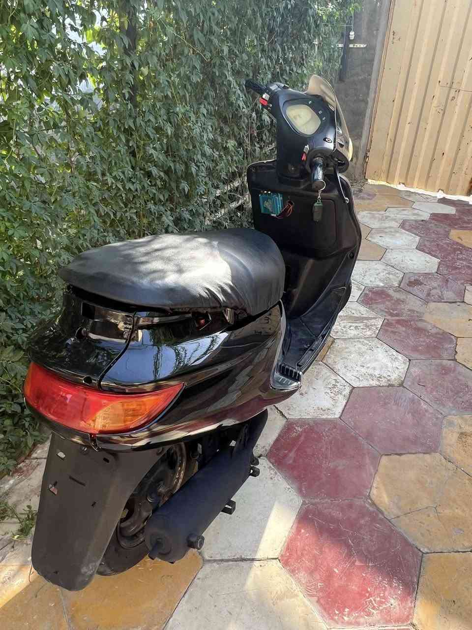 فراشه فحل للبيع نضيفه مكينه شاصي كهربائيات بس ولفات مبدله سعر ٣٥٠ مكاني حي الفرات ***********
