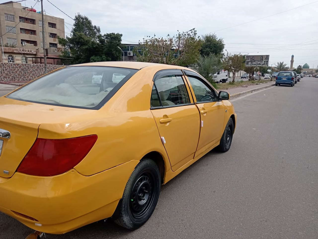 السلام عليكم بي واي دي ٢٠١٠ مكينه وكير مكفولات كهربئيات شغاله تخم تاير صدر جديد غرفه حلوه مشروع وطني رقم دولي سياره حلوه ترايهه ناعم سياره عضمتهه حلوه مصبوغة حزام جماليه شاشه نقصهه فقط تبريد منضومه كامله مكانهه بغداد الحريه السعر ٣٧ الاتصال ***********
