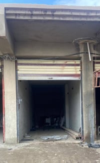 محل للايجار • قرب مدخل اسواق ابو