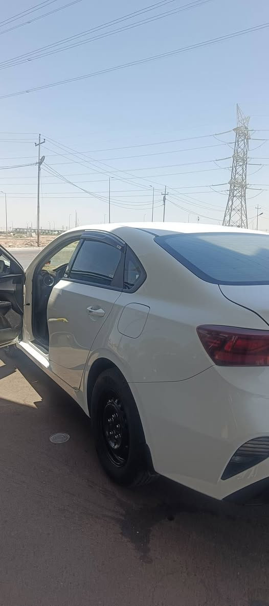 السلام عليكم
السلام عليكم.. 
كيا سيراتو مديل 22 خليجي السيارة اقصاد بأسم منتسب  ببغداد استقطاع مباشر    تصير حره بل 27   ماشيه 150الف محرك 1600 بدون تبديل وضربه قوية فقط الي موضح بلصورة خسفات وقليل بارد والدعاميه شوف العين بلصورة  باقي السياره كفاله  ... 
السعر 130 وبيها مجال. 
***********
