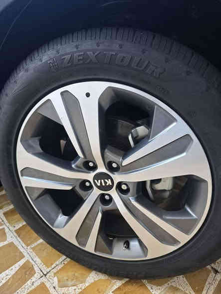 سلام عليكم مكلف بل نشر 
سورنتو ٢٠٢٠ اسود ملكي خليجي 
استلام شركه 
سياره جديد ومشيها قليل 
مكينه وكير شرط مامفتوحات 
تفاصيل داخل الفيدو 
سعرها ٢٧٠
سياره بسمنا من الشركه مالك واحد 
***********
