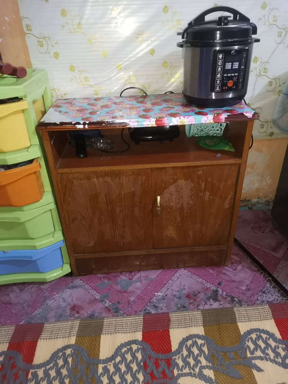 غرفة نوم مستعمله للبيع كامله يحتاجله شغلات بسيطة ***********
