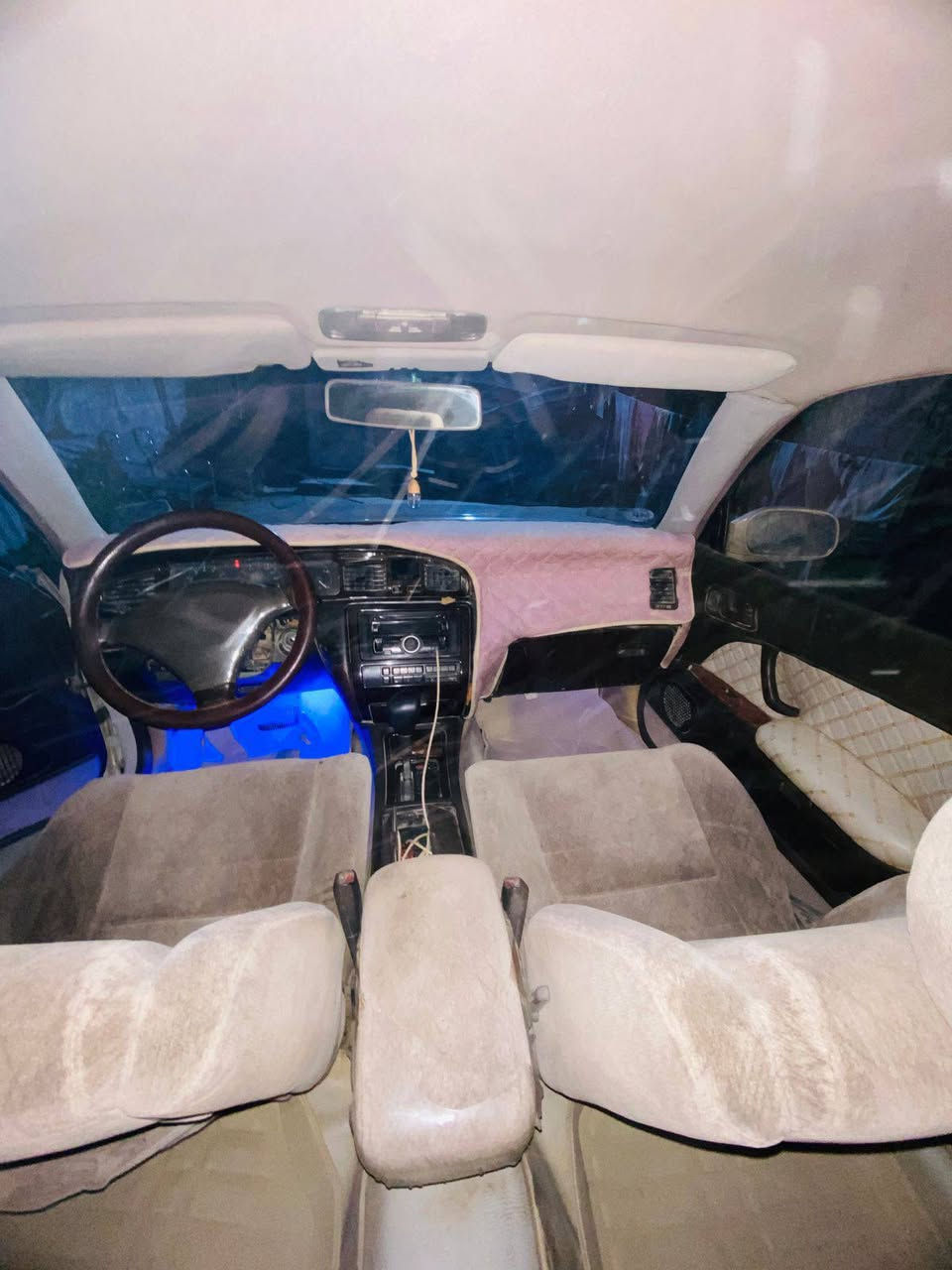 السلام عليكم
كراون بطه للبيع موديل 93
منفصل مكينه 2500لاتنقيص ولاتبخير كير مكفول حداديه جديده سياره بلاديه بدون صبق مكاني ناصريه الشطره السعر 55وبيه مجال 
  ***********
