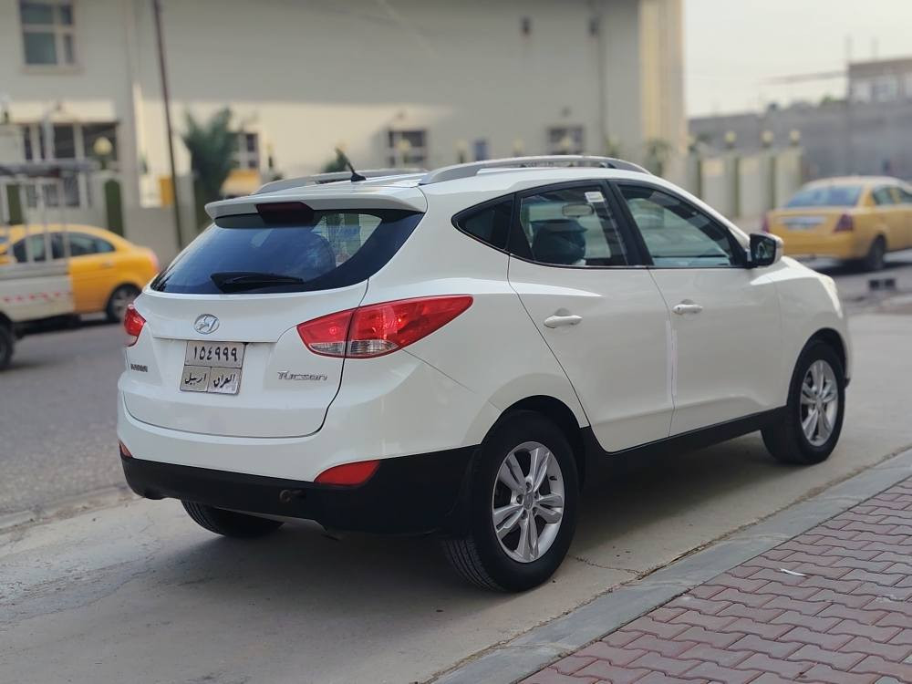 توكسان موديل ٢٠١٠
سعر ١١٤ بي مجال بصيط
بيها بونيت جاملغ صبغ مع مكانين
بدون شاصي محرك كير صدر شرط
دفتر بانزين بيها شرط تحويل والوكالة *********** كركوك كركوك, العراق
