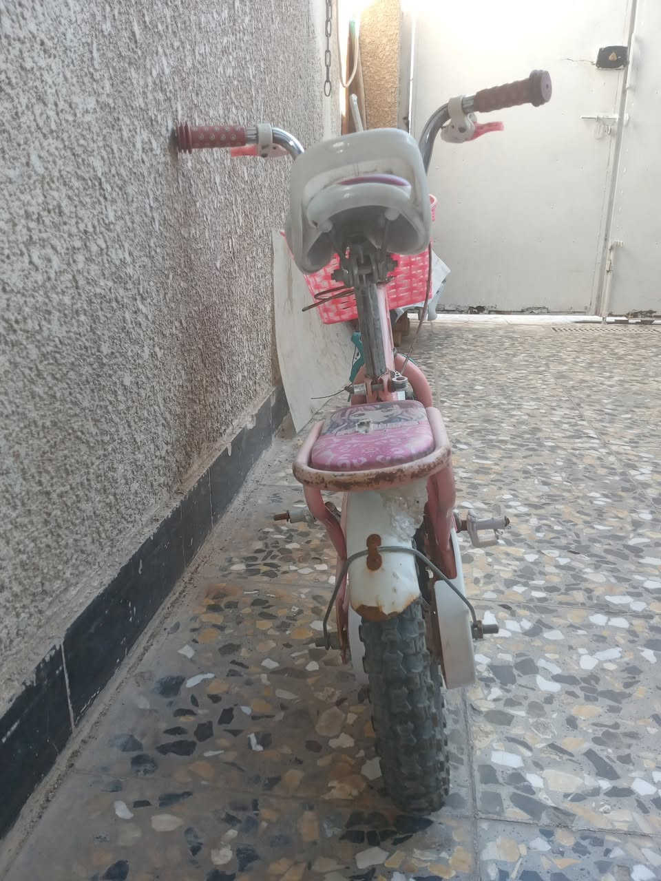 بايسك بناتي صغير للبيع سعر ٣٥ الف مثل ما تشوف وضعه بل صور مكانه الشعب الثعالبه مقالب السيطره القديمه ***********
