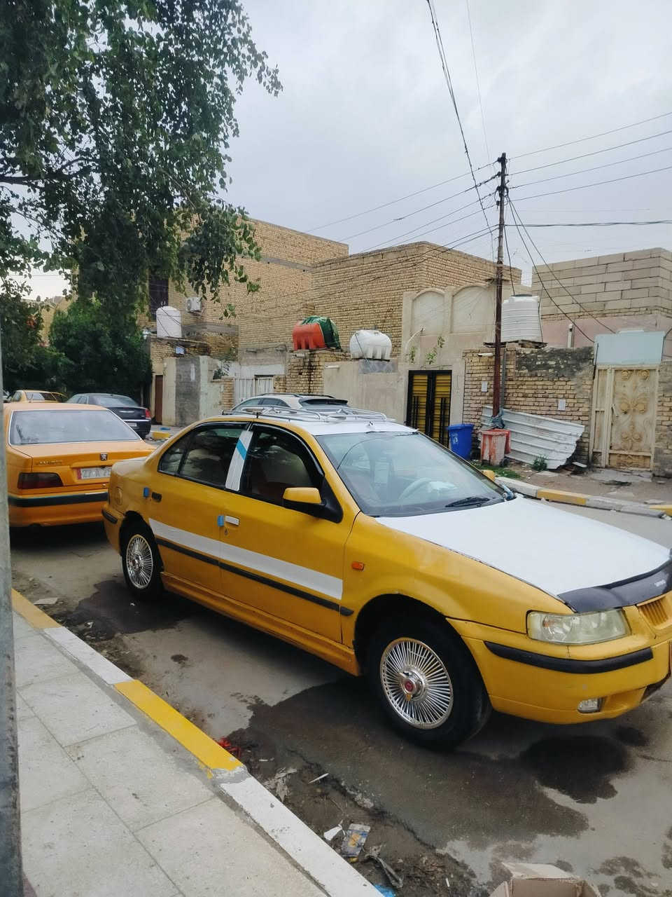 يالله سلام عليكم سمند موديل 11 سنويه نافذه بل 23 عليها هيئه 150ينزل من افلوسها سعرها 18 وبيها مجال رقم بصره الماني وكاله عامه ام الباركود باسمي يعني انه احولك 
مكينه وكير كفاله حداديه نضيفه طخم تايرات نضيف جدا 
كهربائيات عامه شغاله جام سماعات مسجل رون حماوه 
سياره جاهزه بيه تلحيضات بسيطه 
مكانها ناصريه مركز شراي اتصل وبخدمتك 
***********
