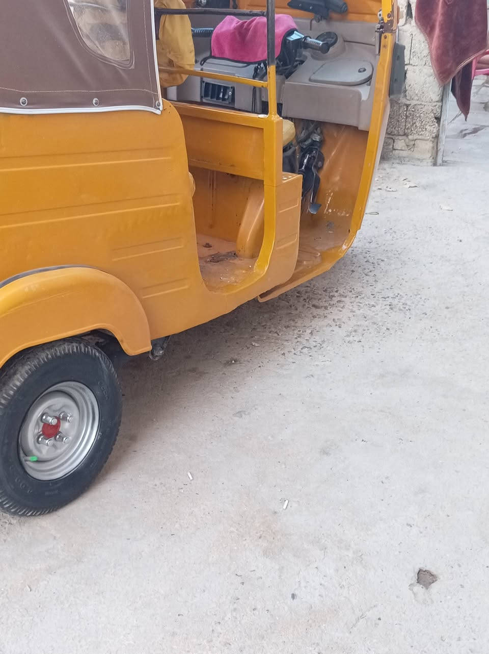 السلام عليكم للبيع موديل 18  وراق اوراق تخم تاير سفريات جادر جام مرايات  قمجيات مكينه كير اكسن كهربايات كله شاده جديد التكتك بلاديه السعر3700 وبيها مجال شي قليل بس شراي يتصل بغداد***********
