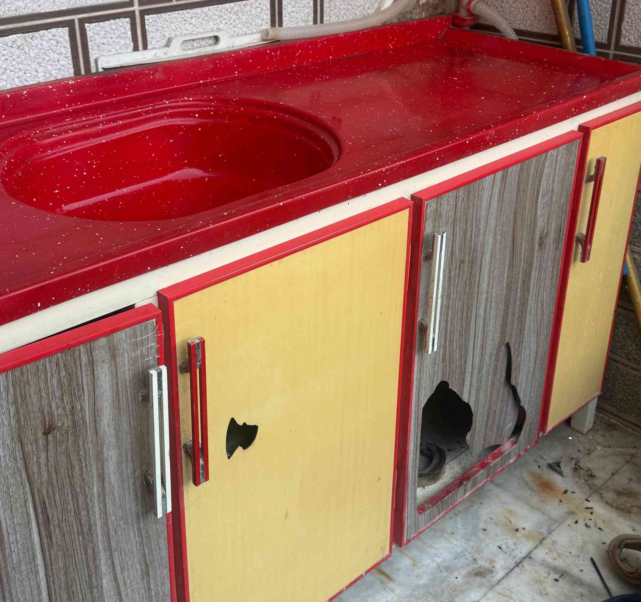 سلام عليكم. للبيع كاونتر نضيف السعر 700 الف للاستفسار الاتصال على ***********
