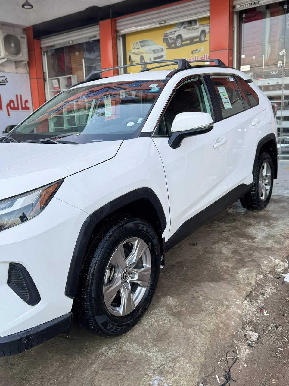 السلام وعليكم
تيوتا راف فور 2023 وارد أمريكي XLE
رقم بغداد بانزين ماشيا 48 صو الحادث والسونار داخل المنشور بدون دواخل او شواصي او تبديل نهائياً بالشرط سياره جديده بمعنى الكلمه السعر 250 ورقه بيه مجال شي قليل 
ديالى — بعقوبه 
***********
