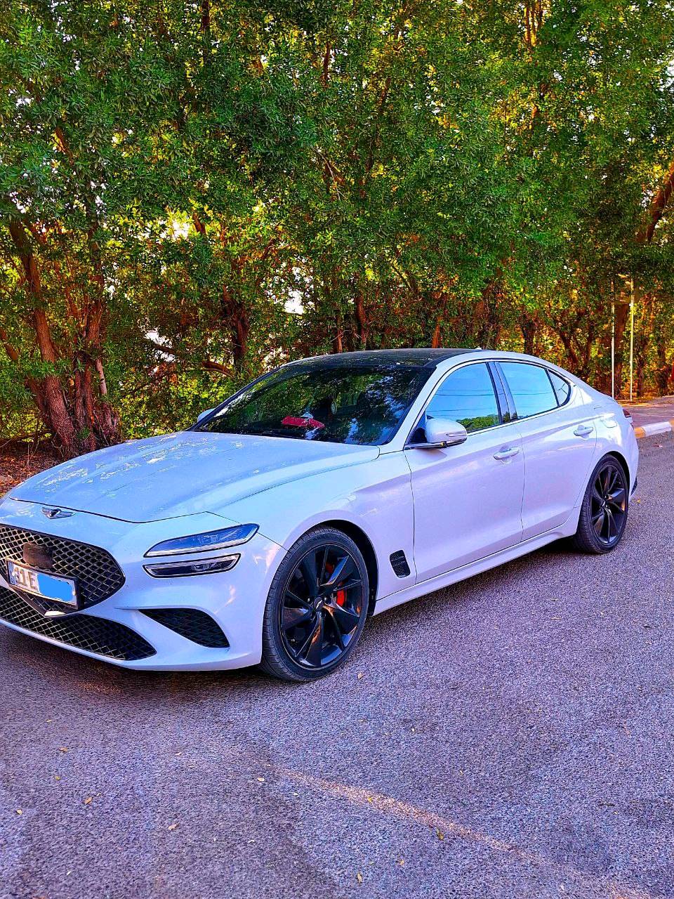 genesis g70 2022 ) وارد أمريكي
رقم  بغداد الدولي هزه جديده 
المواصفات :  
•  مُحرك السياره  6 سلندر توين تيربو 
مزود بشوته وعطاس وكاله K&N  الامريكيه 
السياره تختلف عن اخواتها تنطي 400 حصان واكثر
• لون سموك 
•داخل لون اسود مطرز ب احمر
•گشنات أمامية كهرباء جلد أسود مطرز احمر
.كشنات تدفئه تبريد 
•  تبريد قطعتين 
•   بصمه 
•  كامره خلفية 
•   نضام الكشف المحيطي في حالة الباركنك 
• تشغيل عن بعد 
•  اوتو هولد 
•  اوضاع القياده 5
- (سبورت - سبورت بلاس - أيكو - سمارت - مخصص )
•  نقاط عمياء  
• حساسات - امامي - خلفي - جانبي 
•  تحكم  مع شفتات 
•  نظام تحذير مغادرة المسار. 
.  نضام تفعيل مباشر للضوء العالي في الطريق المعتم 
•  نضام القيادة الذاتية 
•  نظام المساعدة في الحفاظ على المسار. 
•  نظام المساعدة في تجنب الاصطدام الأمامي. رادار 
•  نظام تثبيت السرعة التكيفي. 
•  نظام صوت Lexicon مع 15 سماعة 
•  شاشه 12.3 بوصة  تدعم كار بلي واندرويد اوتو 
•   إطار السياره ١٩
.كشنات وستيرن كهرباء مع خاصية الخزن
.مرايا جانبيه شفط واشارة وهيتر ورادار و قلاب
.فتحة سقف بانوراما
حادث السياره 
البنيد مبدل نفس اللون 
الجاملغ تعديل 
مكفوله من اللغد للغد
كير مكينة كفالة كلها بلادي