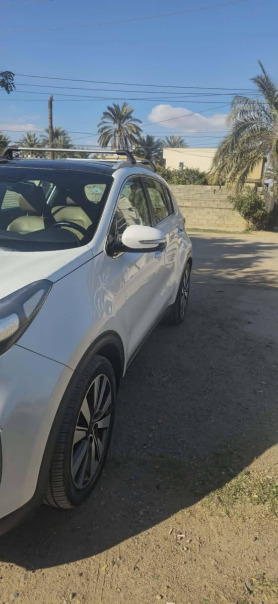 سلام عليكم
سبورتج موديل 2018 المواصفات
محرك 2000 دوش 
سقف بانوراما
بصمة تشغيل 
مكفولة من الضربة 
تعتبر نص فول
السياره كلش نظيفه بالعافيه على اللي ياخذها والسعر مناسب
للأستفسار اتصل على الرقم*********** 
#بغداد #العراق
