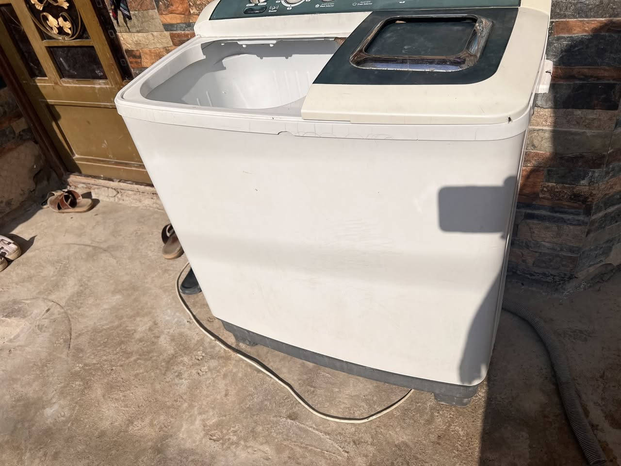 ‏غسالة حجم كبير نوعيتها الحافظ الغسالة مستعملة بس شغالة كلها اكفلها شرط الشغل أي عطلة مابيهة فقط بابهة بي ملعب وبسعر مناسب 55 الف وبيها مجال شي قليل للستفسار التصال ***********
