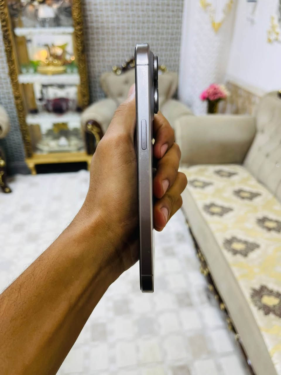 سلام عليكم 
ايفون15 برو ماكس  تيتانيوم شرق اوسط
ذاكره 256 شرحتين بطاريه 88 الجهاز مكفول من كلشي مداخل تصليح ابد كامله غراضه كارتونه + شاحنه اصليه من شركه ابل وكفرين جديدات 
السعر قفل مليون و150 
ممتواجد خاص للاستفسار اكثر الاتصال على الرقم

***********
واتس اب ***********
