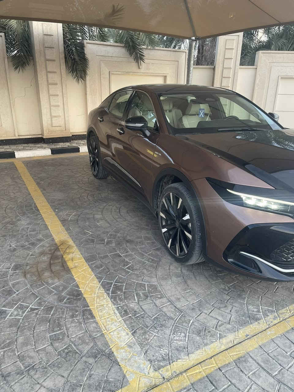 سلام عليكم .....اخوان عندي كراون ماجستا موديل2025 خليجية وكالة عبد اللطيف ... السياره توكلر ماشيه 33الف فقط رقم بغداد بأسمي وتحويل مباشر .. مكفوله من الضرر والصبغ فقط رصعه صغيره بارد ..... اخوان السياره جديده جدا جدا والصور تحكم وسعرها 42$مع رقم مميز بدون رقم 36$ واي استفسار هذا رقمي *********** وتس اب موجود 
مواصفاته 
محرك 2400 تيربو 
بانوراما
فور ويل  
ابواب شفط 
داتا شو 
اربع كامرات 
برده كهرباء 
صندوق كهرباء 
كشنات جلد وكهرباء 
سستم صوت 
ويل كب حجم 21
لايت عدسات 
شاشه كبيره
