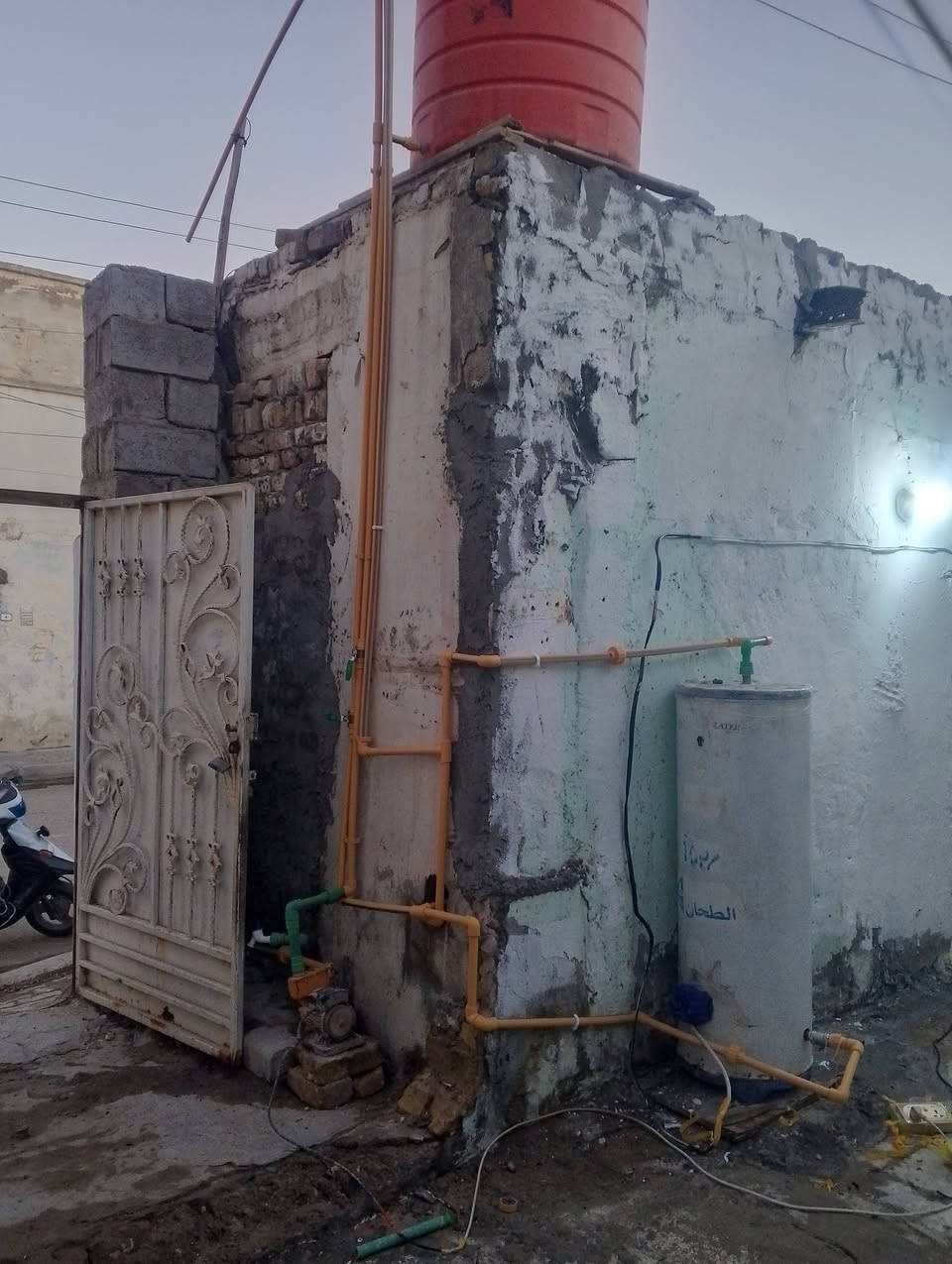 ثلاث ارباع السعر (السماوه)
مغسله.  سنكي.   خلاطات.  ماطور.   سخان.  
حمامات.  حدائق.   خزانات ماء.    تانكي 
نقل.   تصليح    تبديل.    حنفيات.   تنفيس
رقمي بدون واتساب///***********
