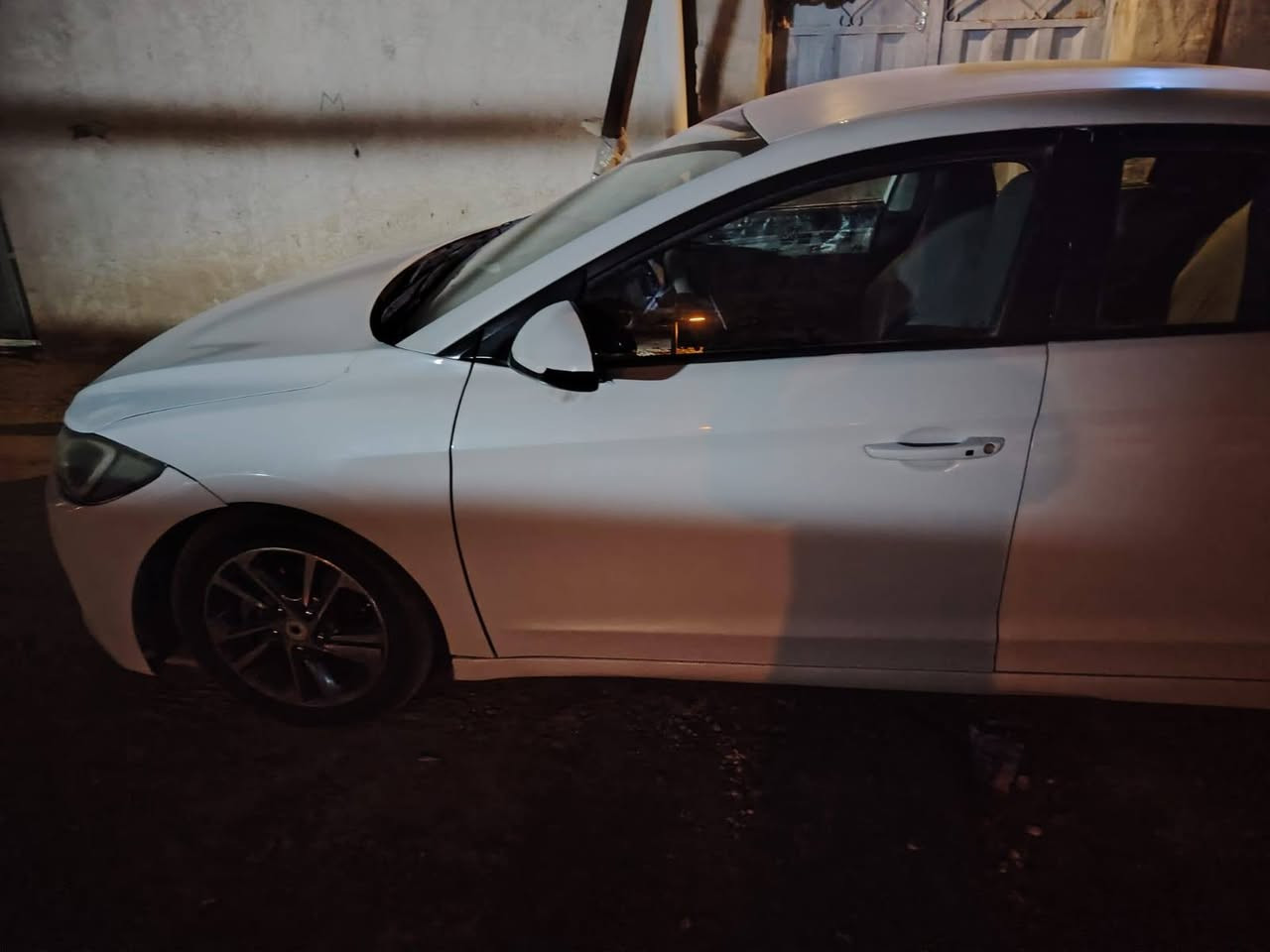 سلام عليكم النترا١٧مصبوغه حزام جماليه وبيهه تكشرات بل قمارالساره فول ما عده الفتحه ومكينه تيربر السعر١٠٠ وبيهه مجل والمكان كربلاء ***********
