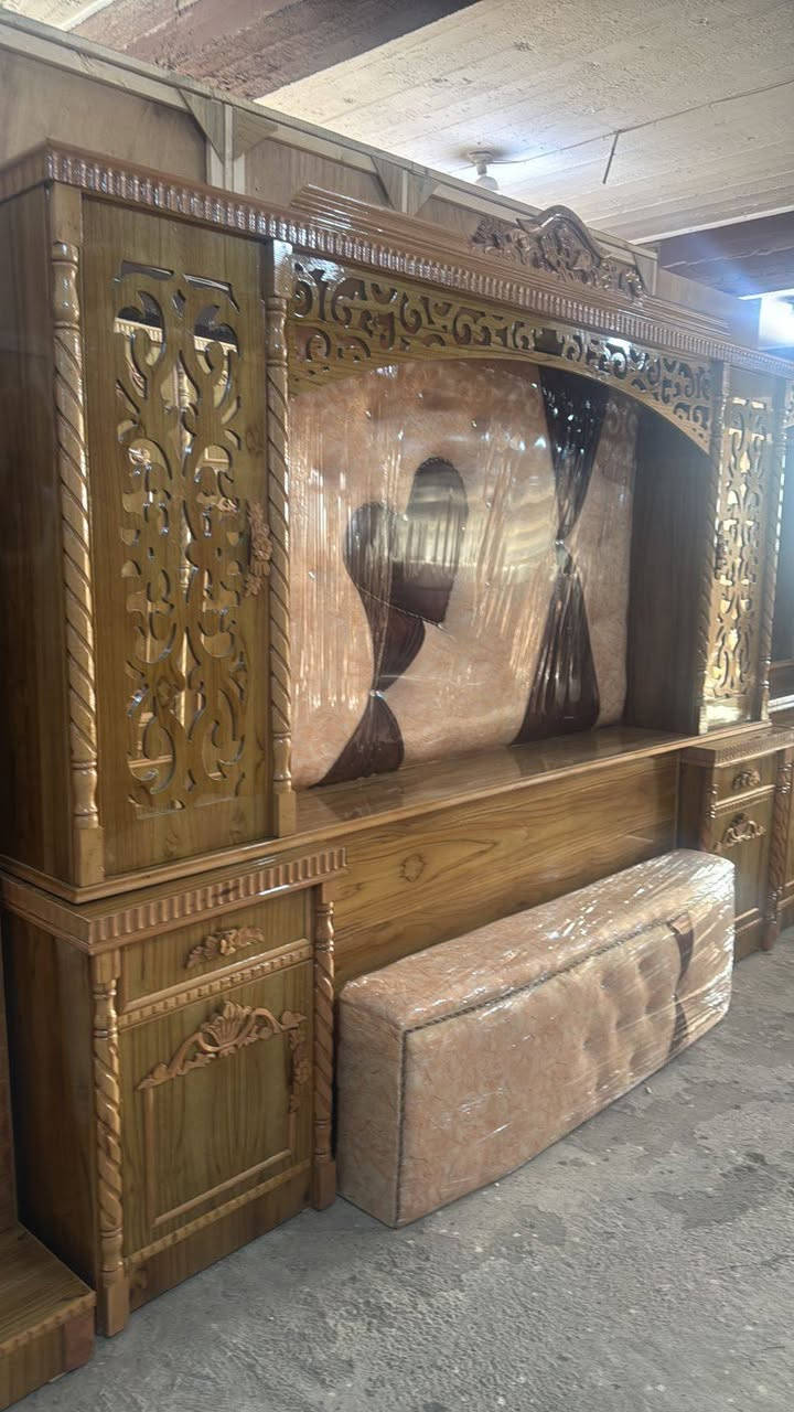 السلام عليكم ورحمه الله.يوجد غرف نوم شغل درجه اولى
واسعار مناسبه جدآ . الاستفسار اتصال ***********
