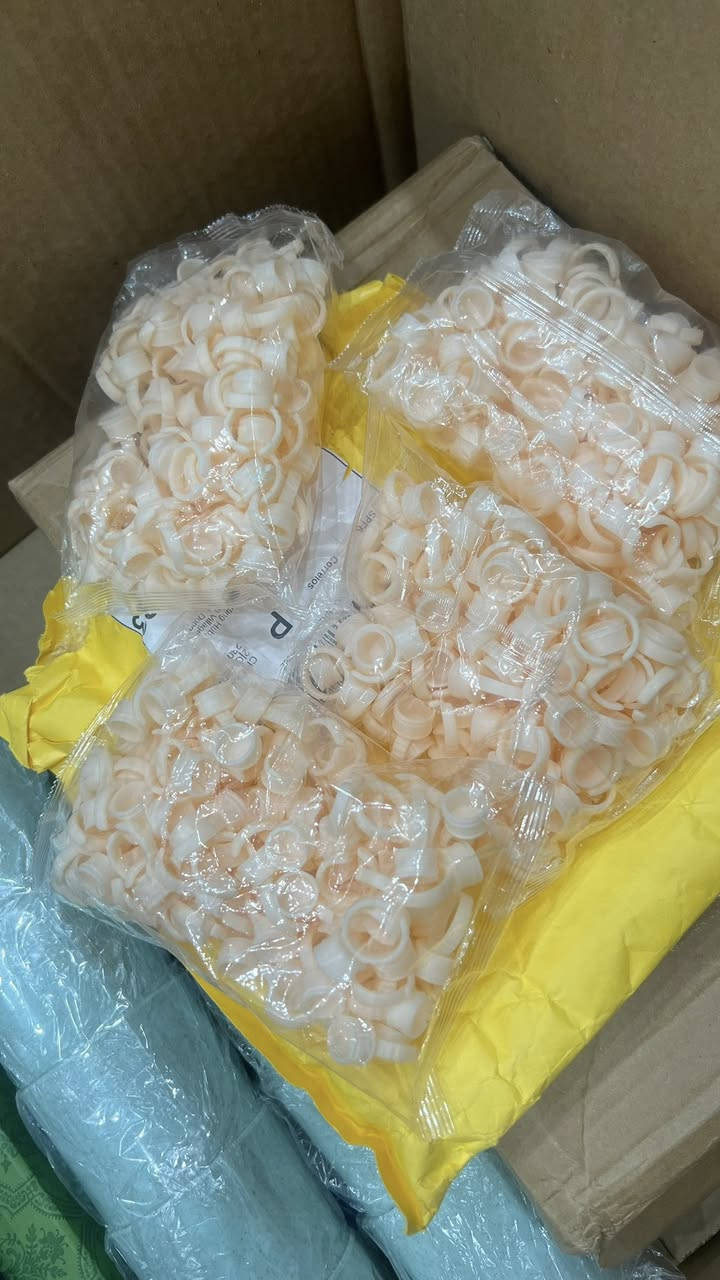 اربع اكياس هذا المنتج الخاص بالتجميل بسعر مناسب للحجز وتساب ***********
